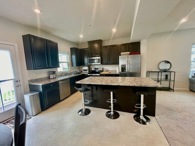 Building Photo - Pittsburgh - 3 Bedroom 2.5 Bathroom - Town...