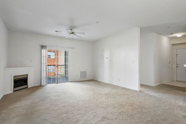 Building Photo - Spacious & Bright Condos Located in Glen A...