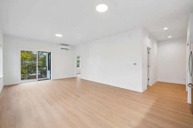 Interior Photo - 4920 SW Pacific Ave