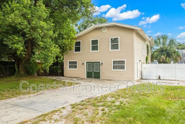 Primary Photo - 305 E Hanna Ave