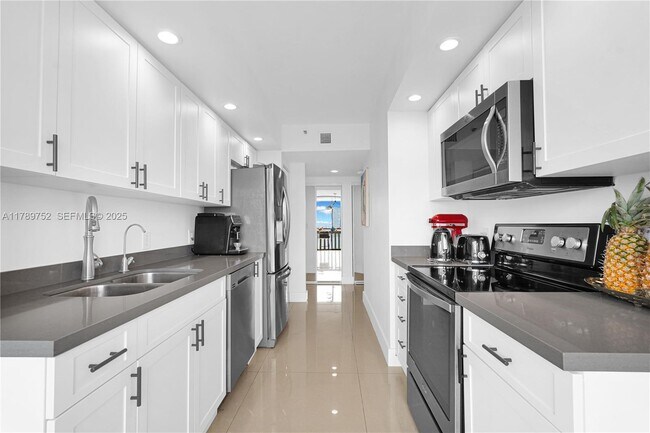 Building Photo - 1000 E Island Blvd