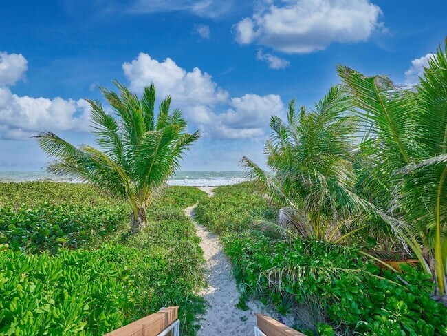 Building Photo - 5051 N Hwy A1A