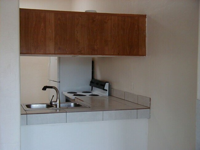 Primary Photo - 383 E Thoroughbred St