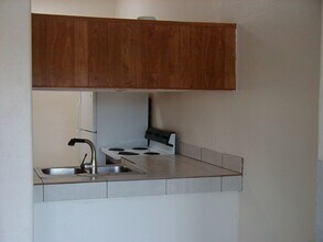 Building Photo - 383 E Thoroughbred St