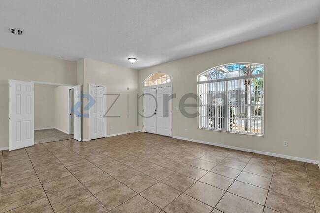 Building Photo - 2012 Dumont Dr