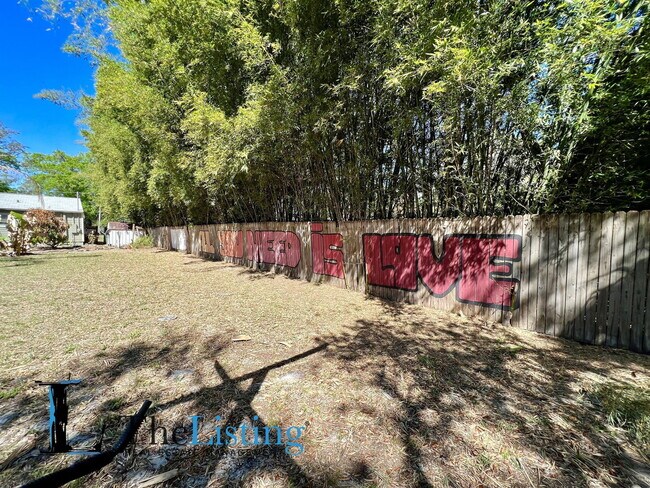 Building Photo - 5905 N Tampa St