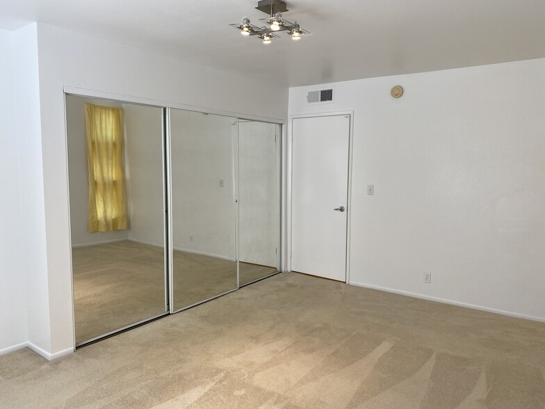 Master Bdrm - 2121 Beloit Ave