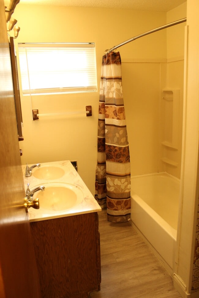 Building Photo - 3301 Scottwood Rd