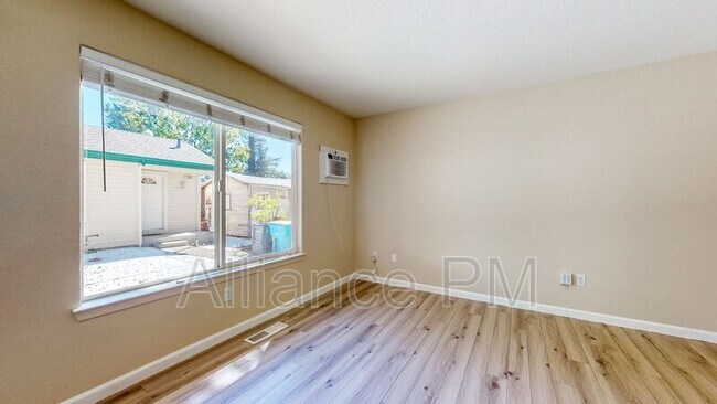 Building Photo - 1520 Humboldt St