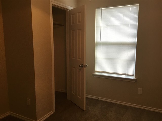 Building Photo - 587 Lentisco Dr