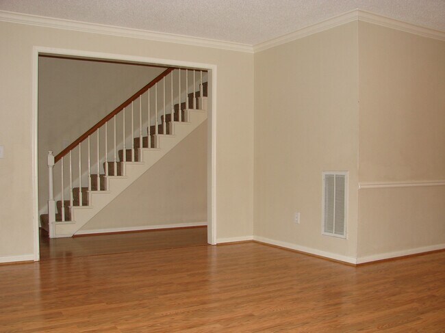 Building Photo - 462 Everington Dr