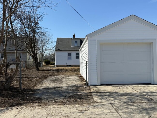 Building Photo - 4924 N 22nd St