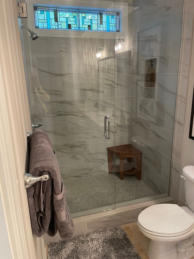 Building Photo - EXECUTIVE FULLY FURNISHED TOWNHOME IN GATED COMMUNITY