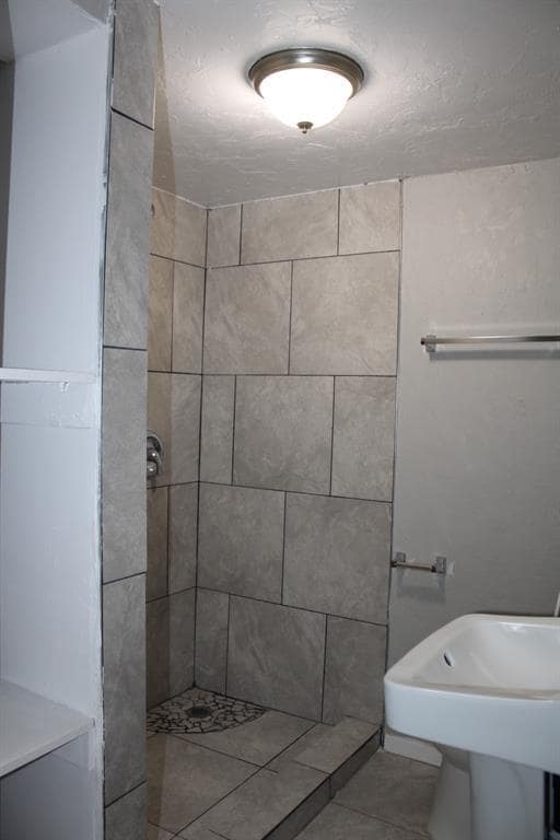 Building Photo - 305 W Lilac Ln