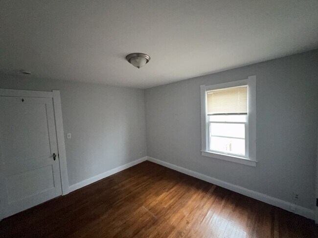 Building Photo - 960 W Delaware Ave