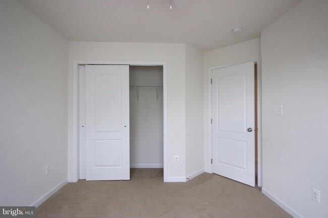 Building Photo - 43125 Shore Square