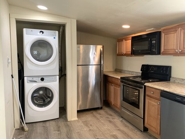 Building Photo - 302 Fairmount Ave