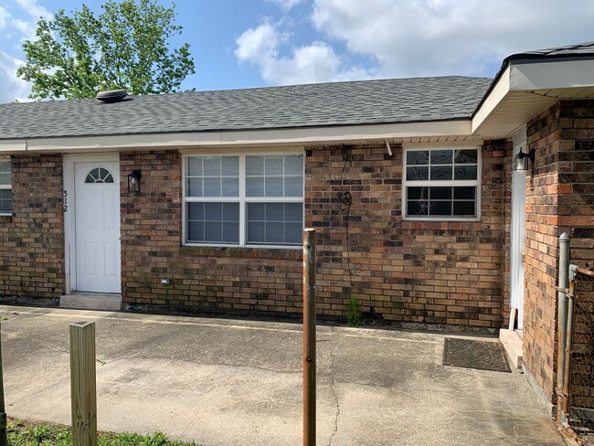 Building Photo - 510 Chalmette Ave