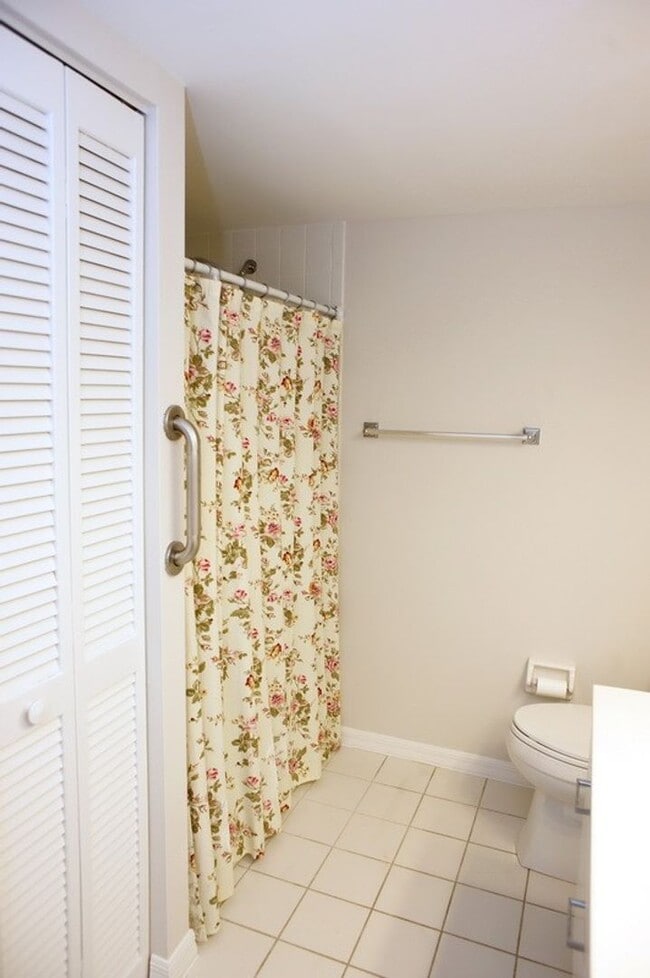 Building Photo - ANNUAL RENTAL - 2 Bedroom, 2 Bath Condo in North Naples