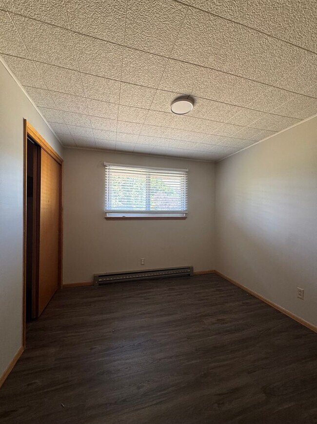 Building Photo - 1702 College Pl