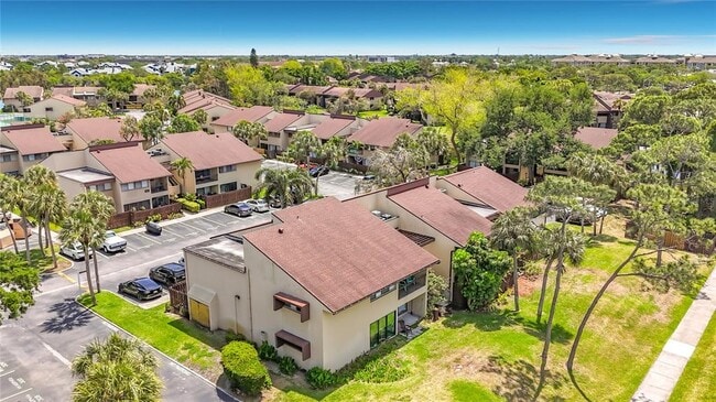 Building Photo - 890 N Village Dr