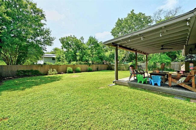 Building Photo - 2301 Village Cir