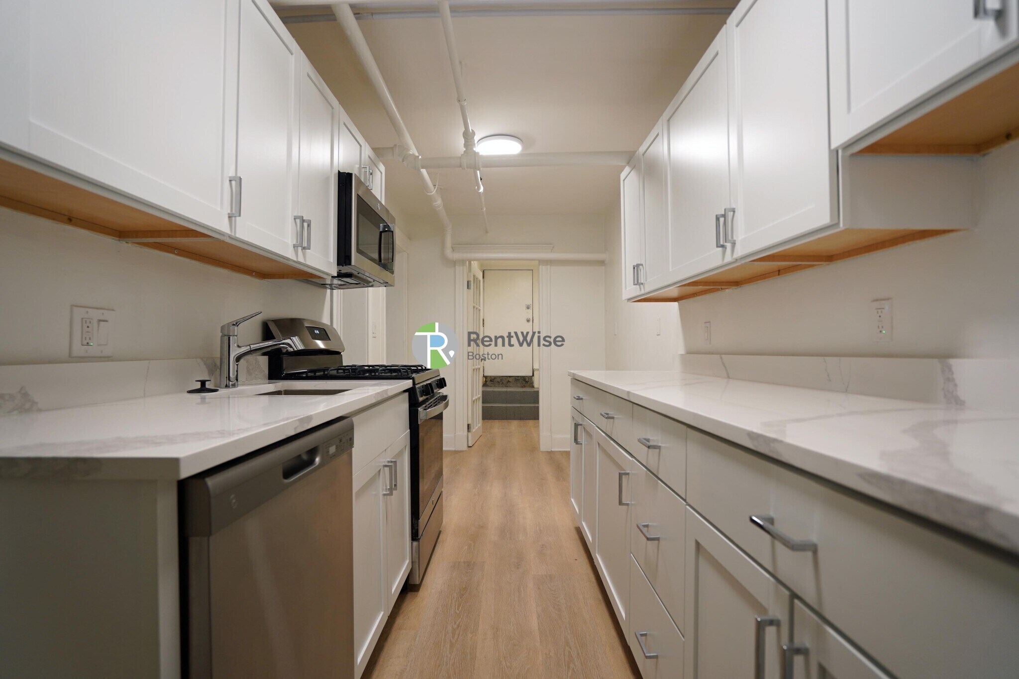 Building Photo - 6 Camelot Ct