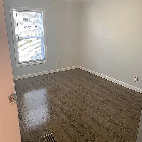 Building Photo - 232 Suburban St SW