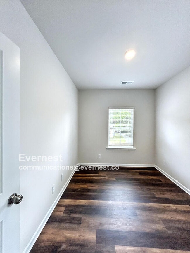 Building Photo - 305 Pawley Dr
