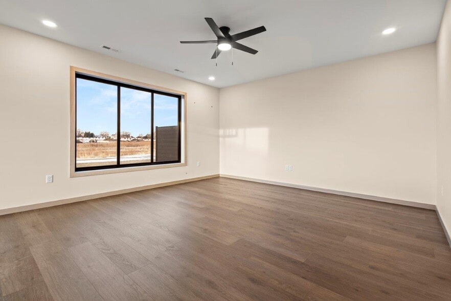 Building Photo - 2324 Sweetgrass Dr