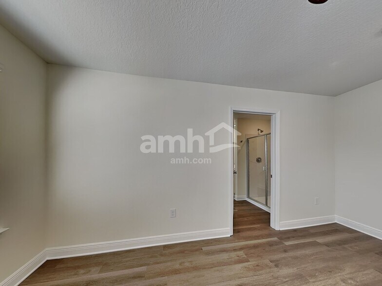 Building Photo - 5928 Sycamore Pl St