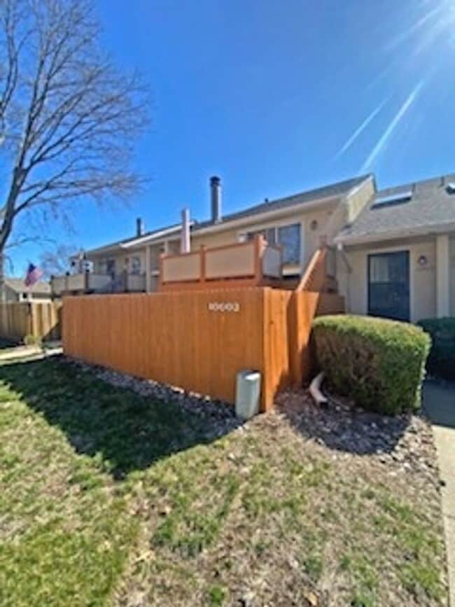 Building Photo - 3 Level Townhome w/ attached Garage - Fill Out an Application Today!!!