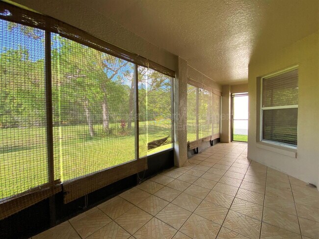 Building Photo - 4417 Waterside Pointe Cir