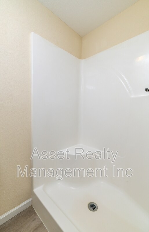 Building Photo - 932 Warrior Hill Dr