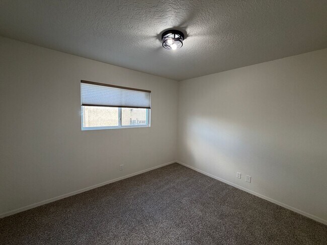 Building Photo - 3 Bedroom Single Story Home Available Near Unser Blvd NW & Paradise Blvd NW!