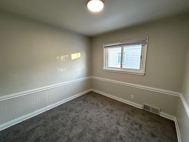 Building Photo - Lovely 3 Bedroom 1 Bathroom now available for rent