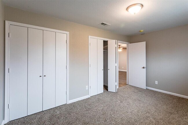 Building Photo - 10541 Cradlerock Dr