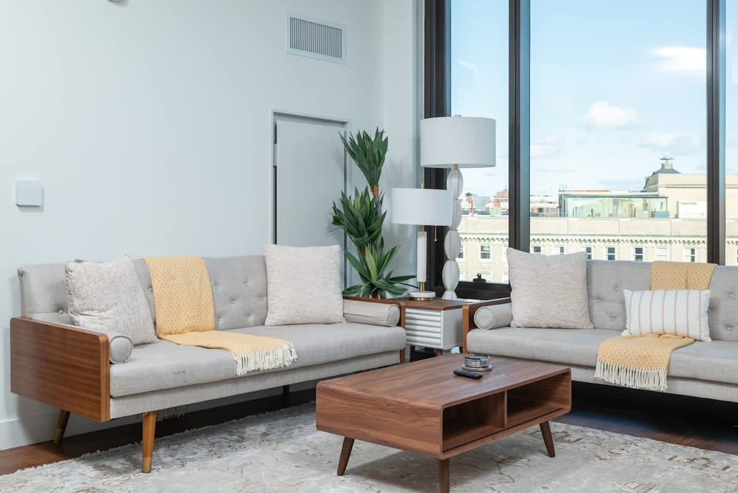 Building Photo - 212 Stuart St