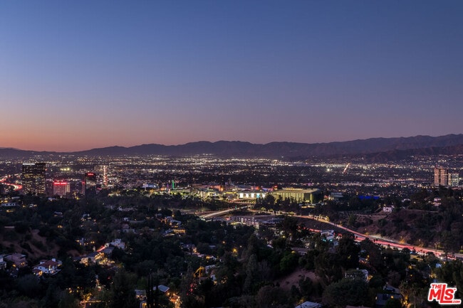 Building Photo - 7177 Pacific View Dr