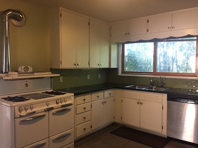 kitchen (has a large space for a breakfast table or more) - 2465 Cole St