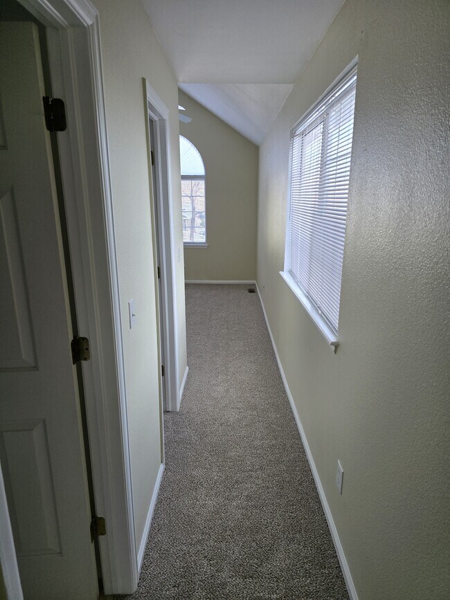 Building Photo - 10507 W Maplewood Dr