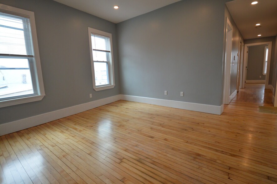 Building Photo - 301 Hancock St