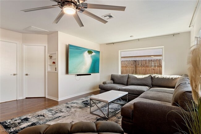 Building Photo - 714 105th Ave N