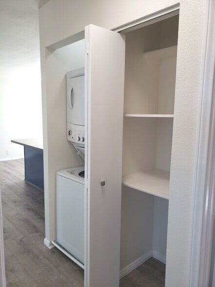 Building Photo - 1261 Victor St