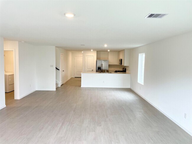 Building Photo - 6330 Breakaway Grv Dr