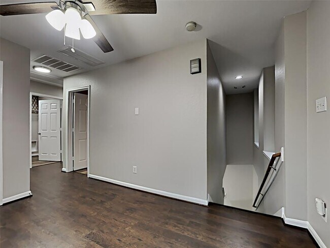 Building Photo - 8110 Stagewood Dr