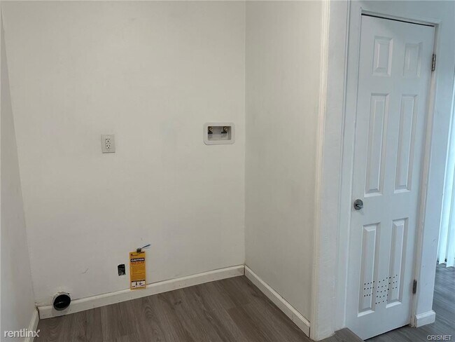 Building Photo - 3 br, 2 bath House - 9000 Sylmar Ave