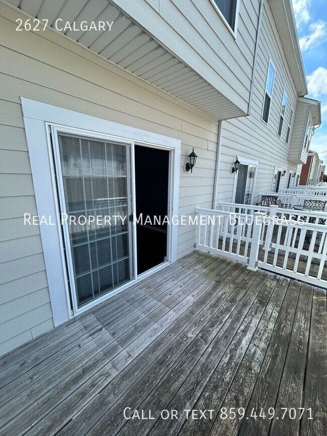 Building Photo - 2627 Calgary-
