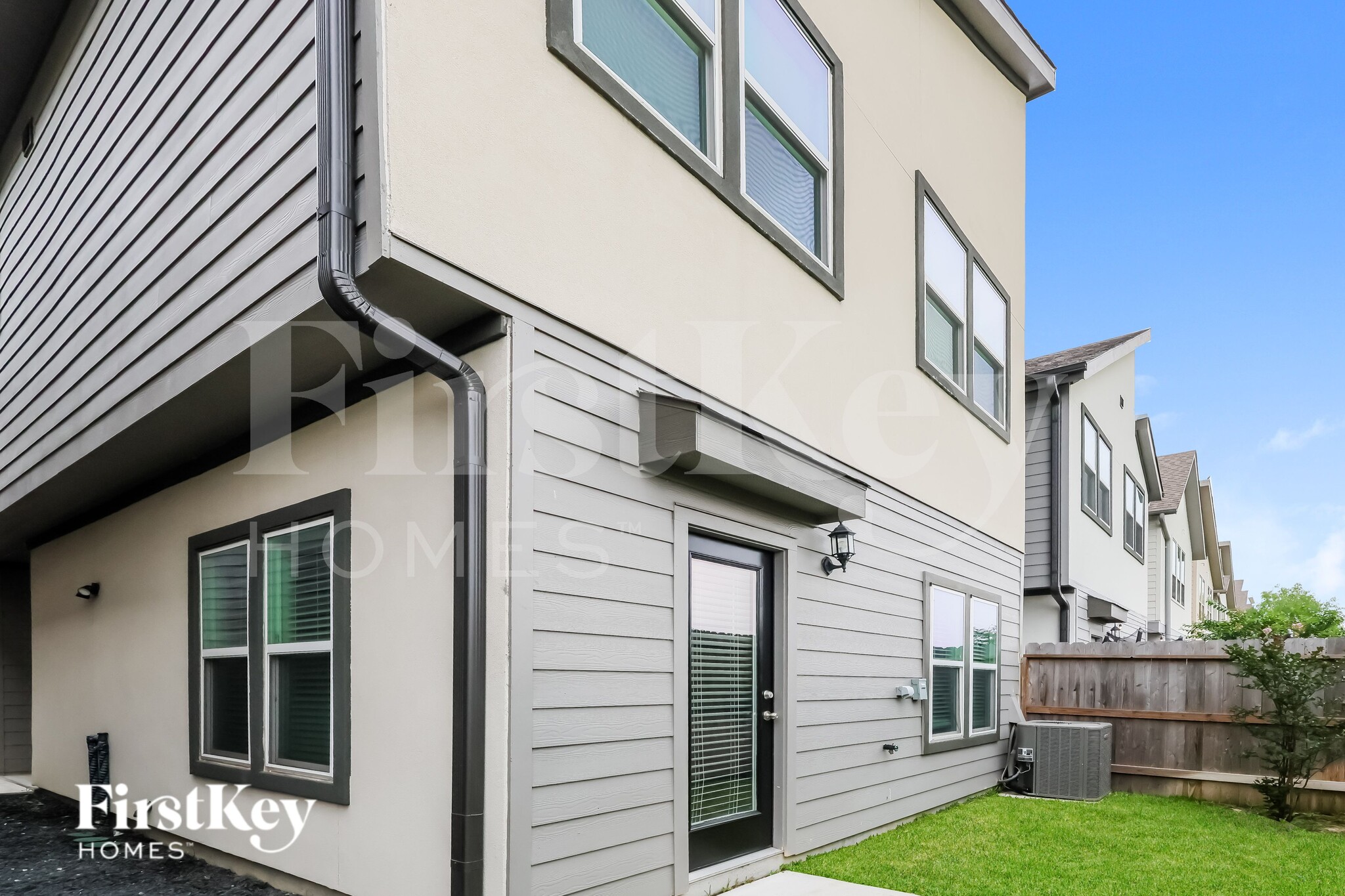 Building Photo - 446 S Centro Cir