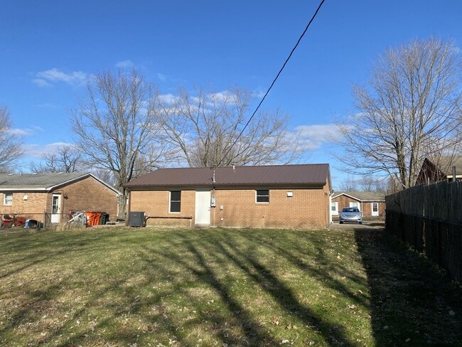 Building Photo - 142 Airview Dr